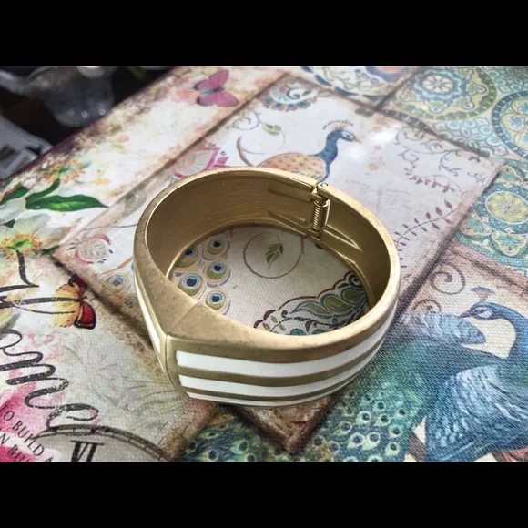 Matte Gold Hamptons Beach Vibe Bracelet - Picture 3 of 15